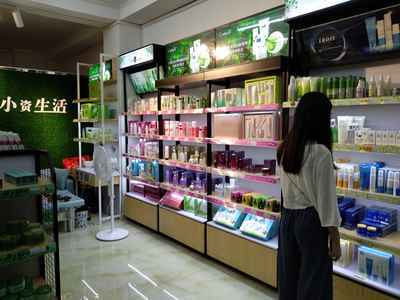 加盟哪個化妝品專賣店比較好？小資生活化妝品引領財富新篇章